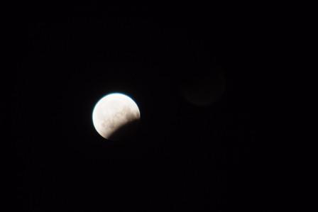 eclissi parziale di luna 16AGO08_ (13).JPG